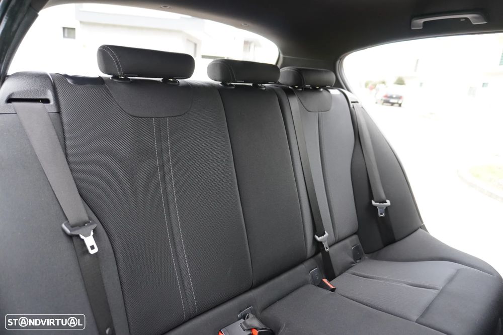 BMW 116 d Pack M - 19