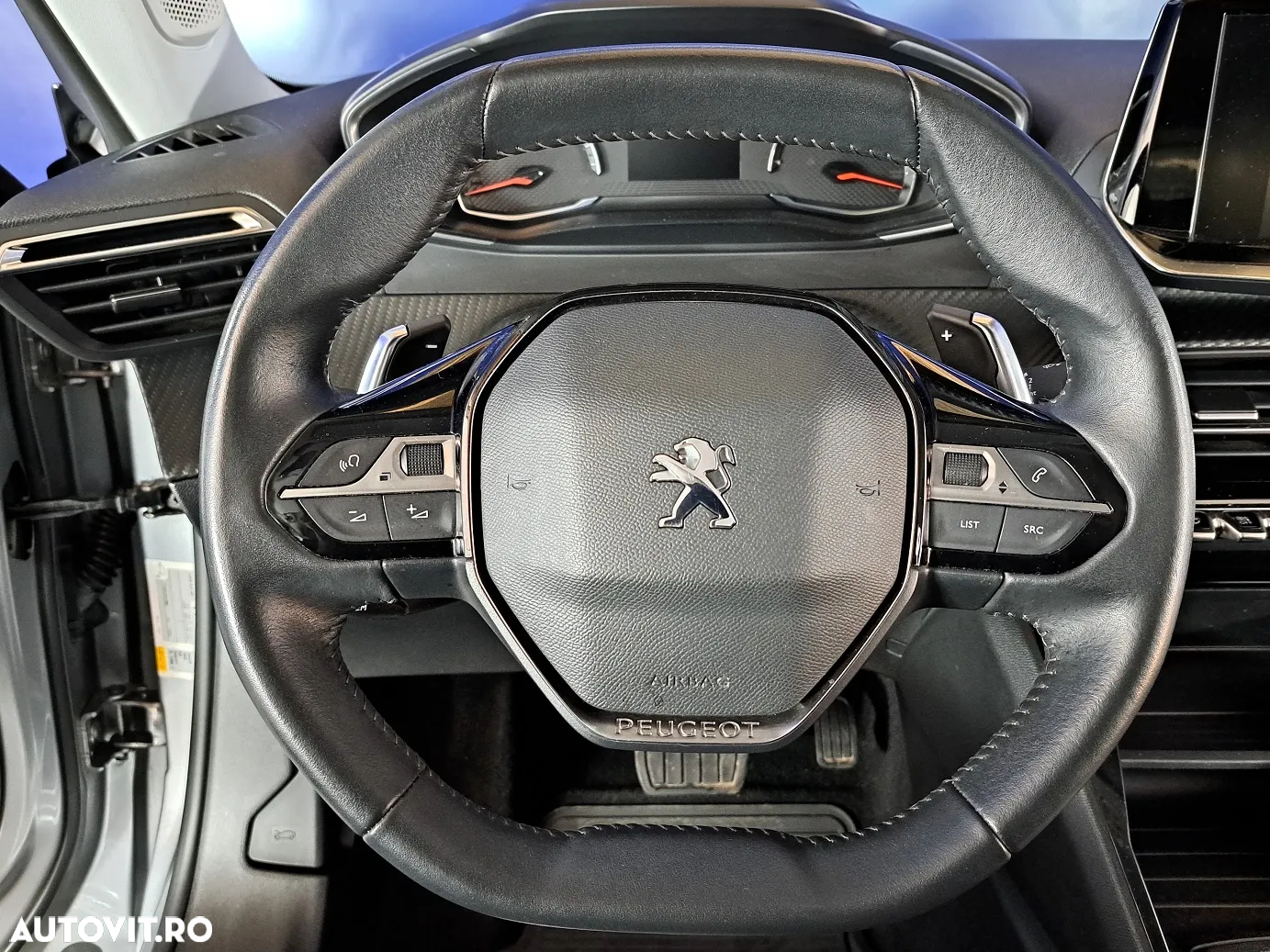 Peugeot 2008 - 11
