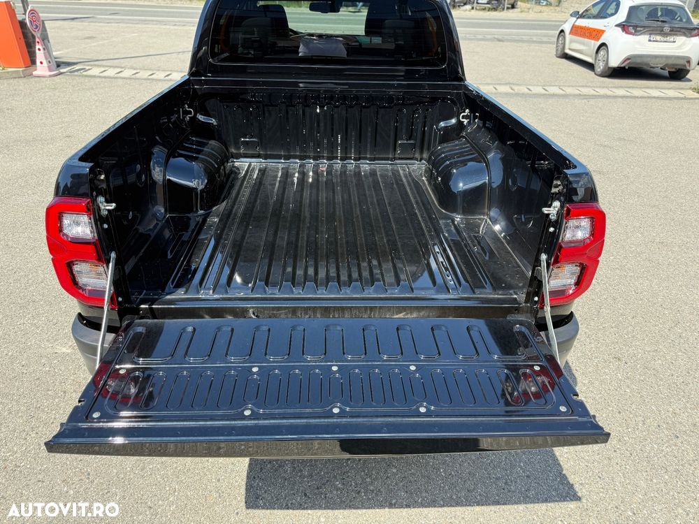 Toyota Hilux 2.8D 204CP 4x4 Double Cab AT MHEV Invincible - 9
