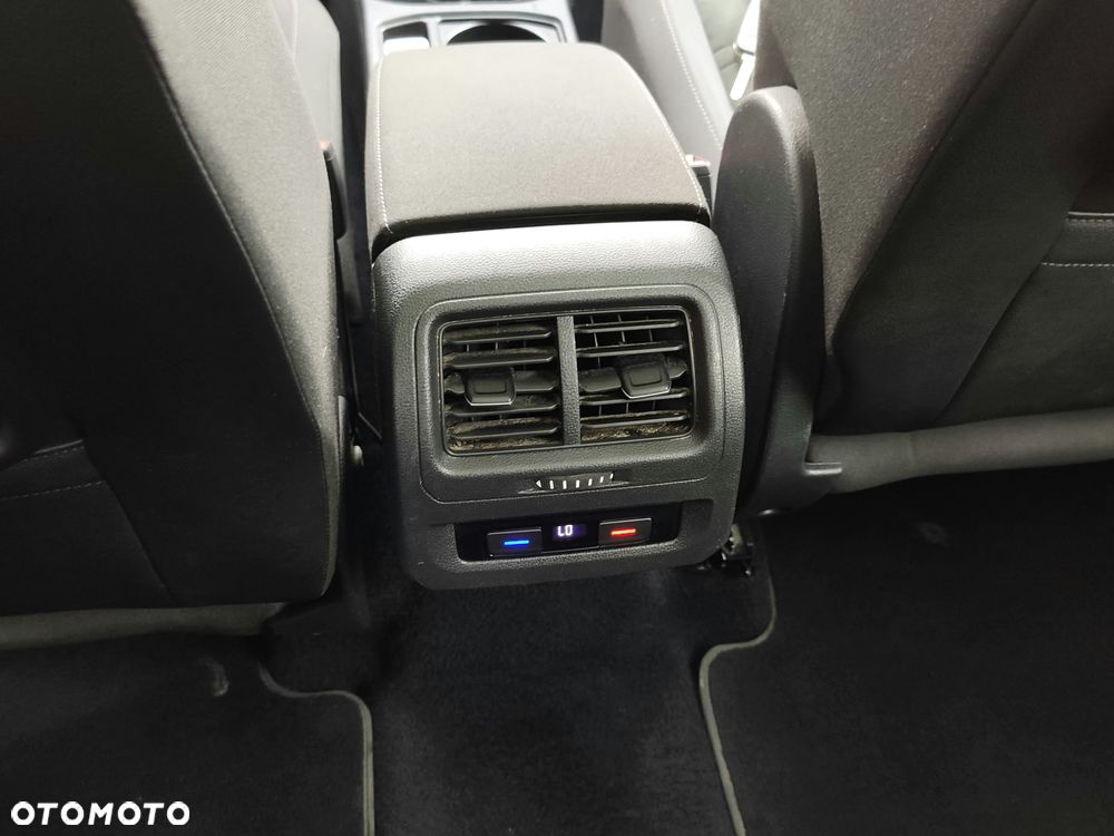 Volkswagen Touran 1.4 TSI (BlueMotion Technology) DSG Highline - 17