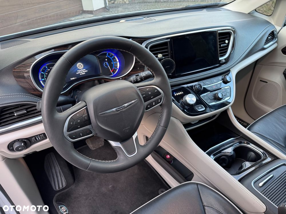 Chrysler Pacifica - 13