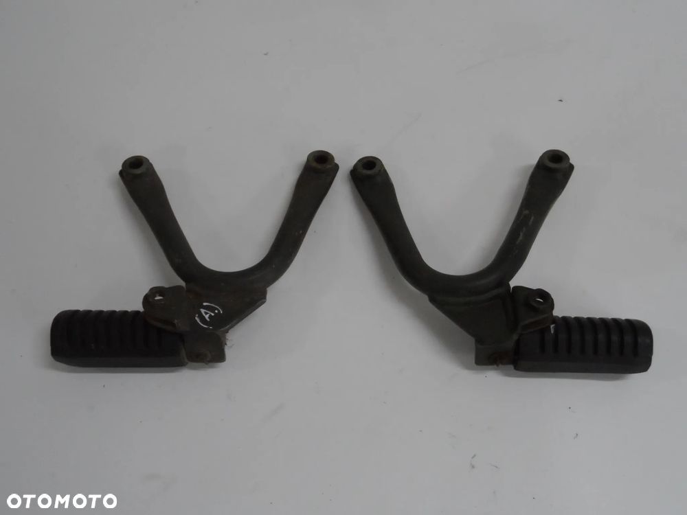 CAGIVA W 16 set, podnóżek pasażera - 2