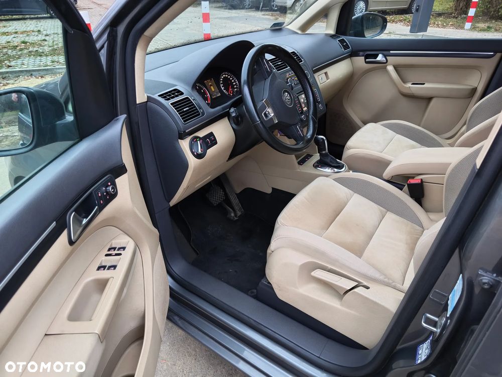 Volkswagen Touran - 8