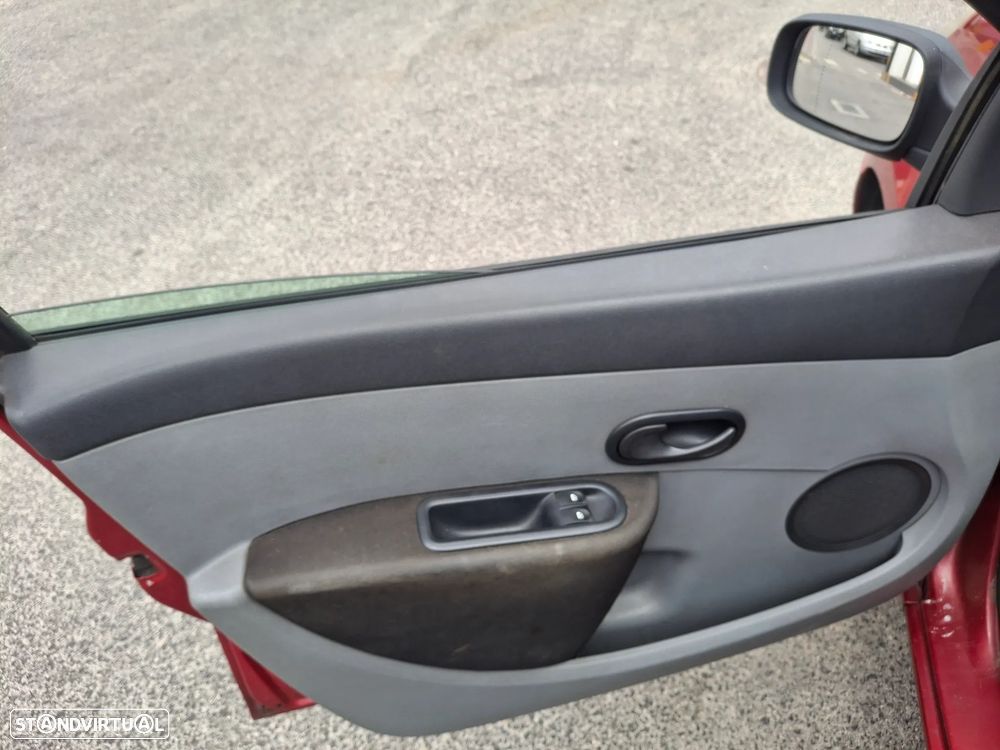 Renault Clio 1.5 dCi Confort - 8