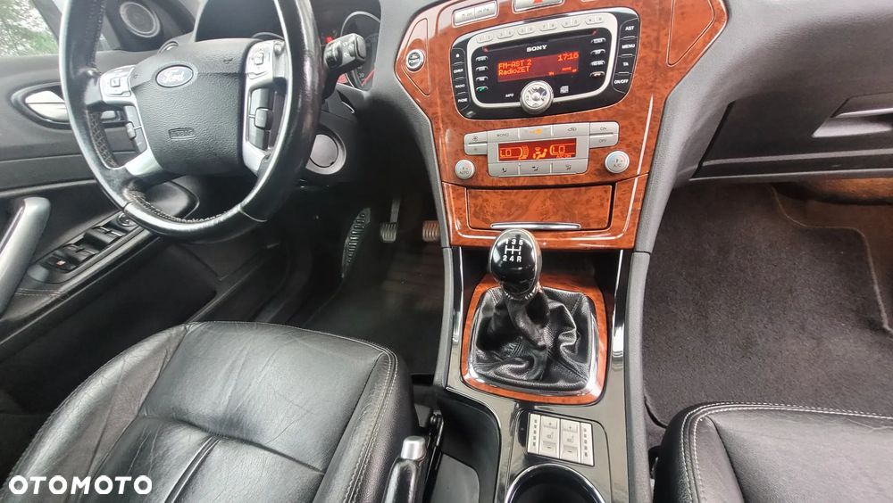 Ford Mondeo 2.0 Ghia - 24