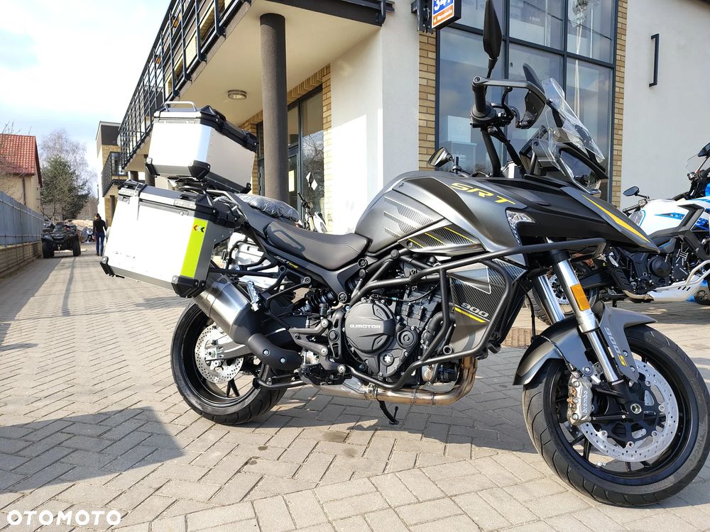 QJMOTOR SRT900S - 3