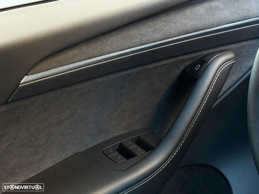 Tesla Model Y Long Range Tração Integral - 41