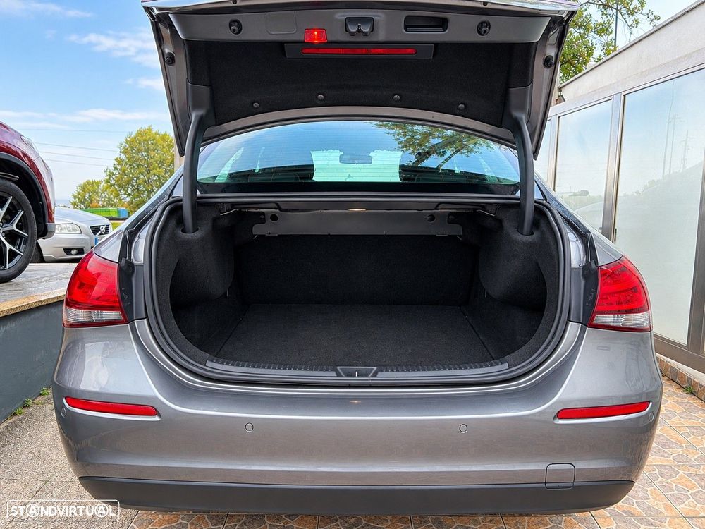 Mercedes-Benz A 180 Limousine d Progressive Aut. - 4