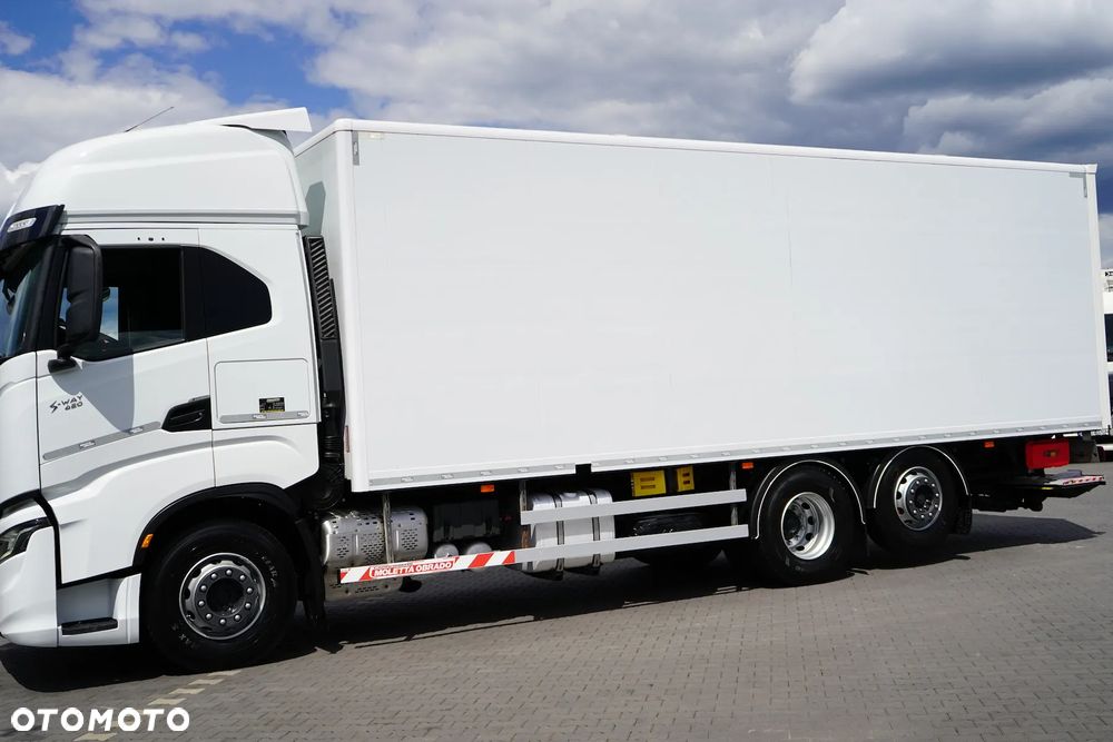 Iveco / S-WAY / 420 / E 6 / KONTENER + WINDA / 20 PALET / RETARDER / OŚ SKRĘTNA / ROLETA - 15