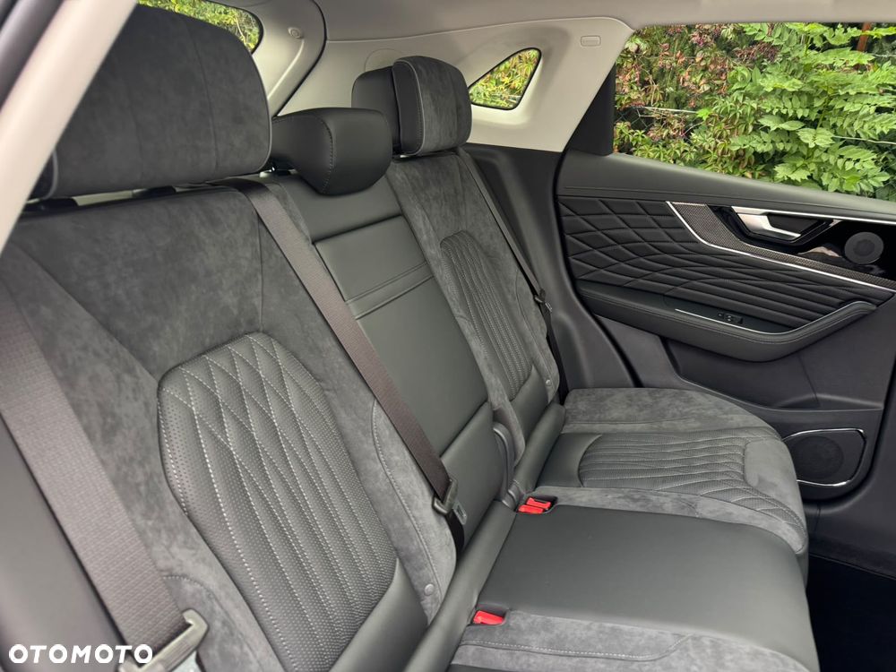 Hongqi HS5 2.0T AWD - 22