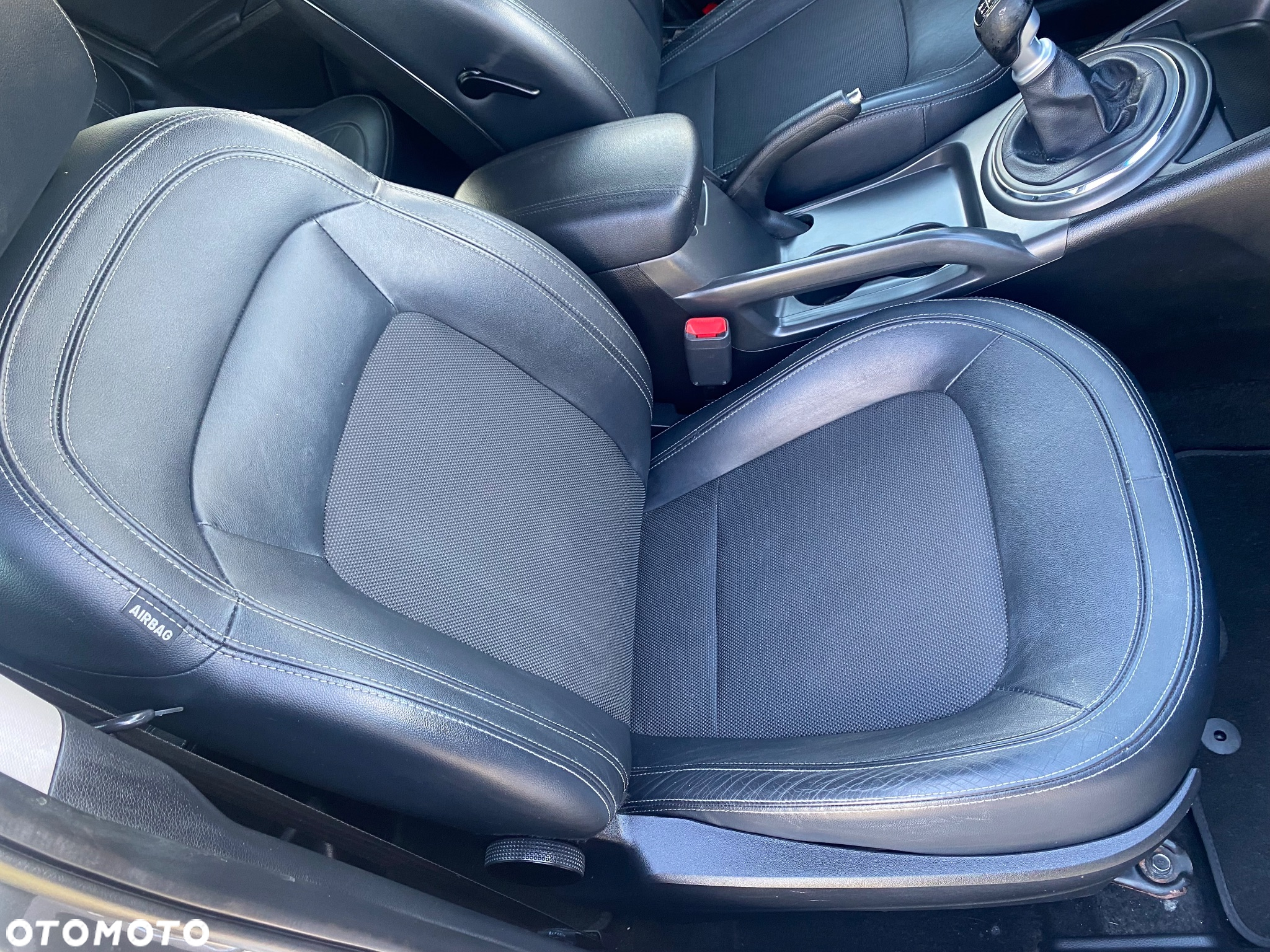 Hyundai ix35 1.6 2WD Fifa World Cup Edition - 9
