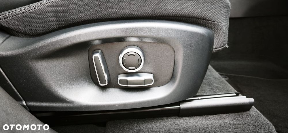 Jaguar F-Pace 2.0 i4D RWD Pure - 27