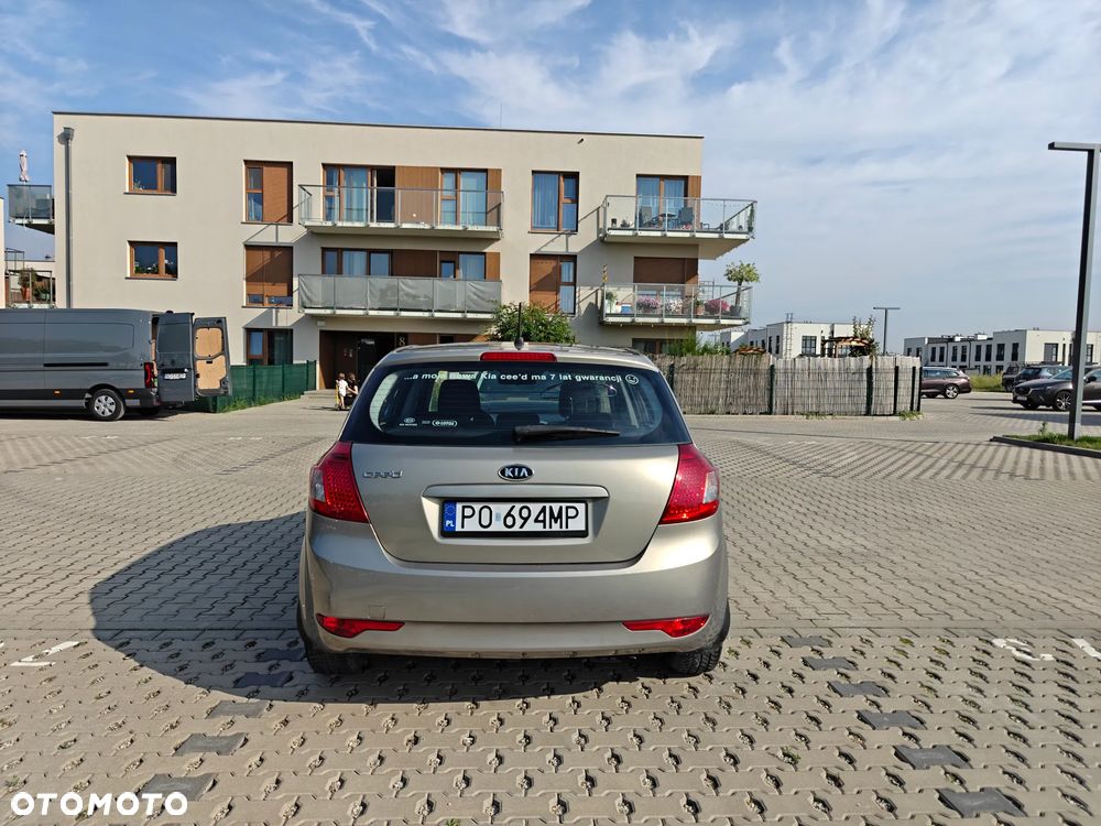 Kia Ceed - 10