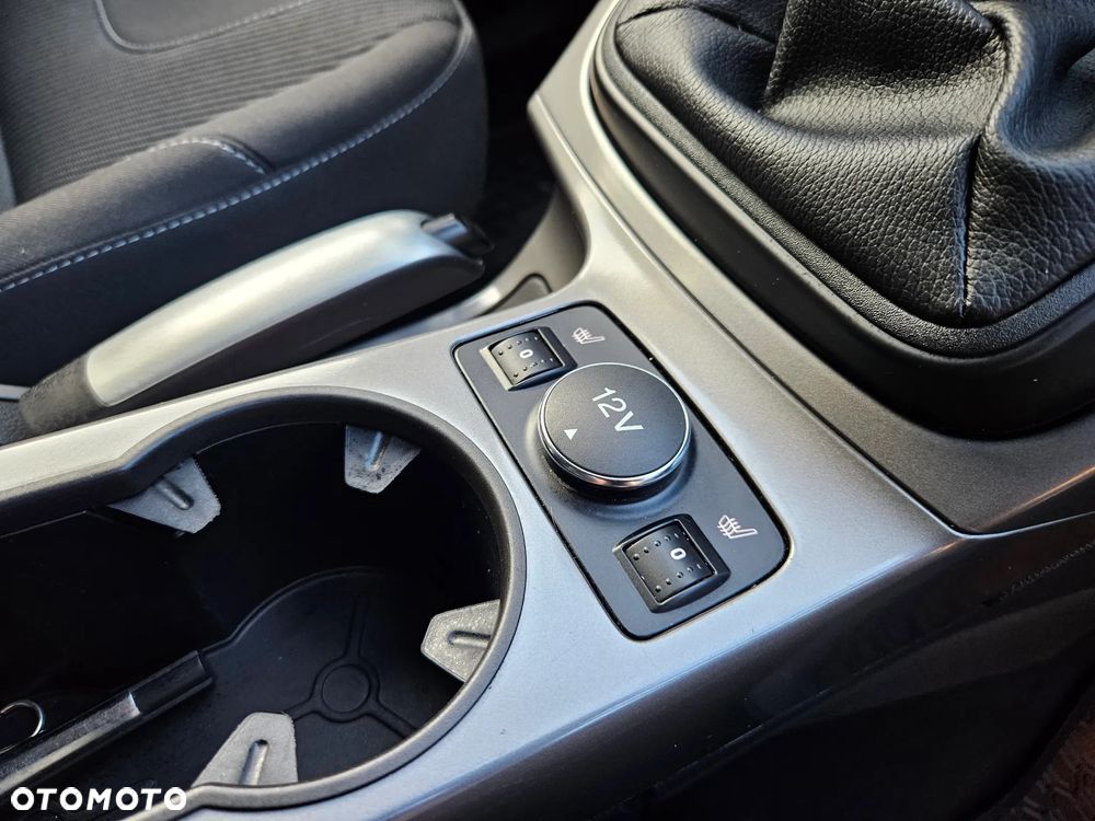 Ford Kuga 2.0 TDCi 2x4 Titanium - 22