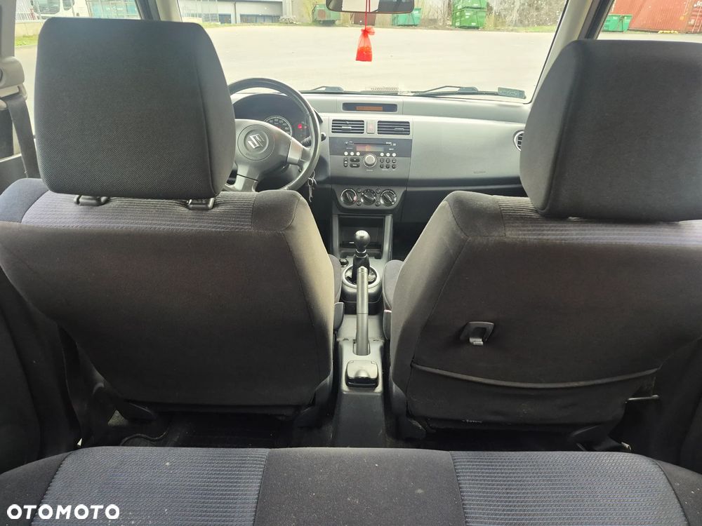 Suzuki Swift 1.3 Club - 8