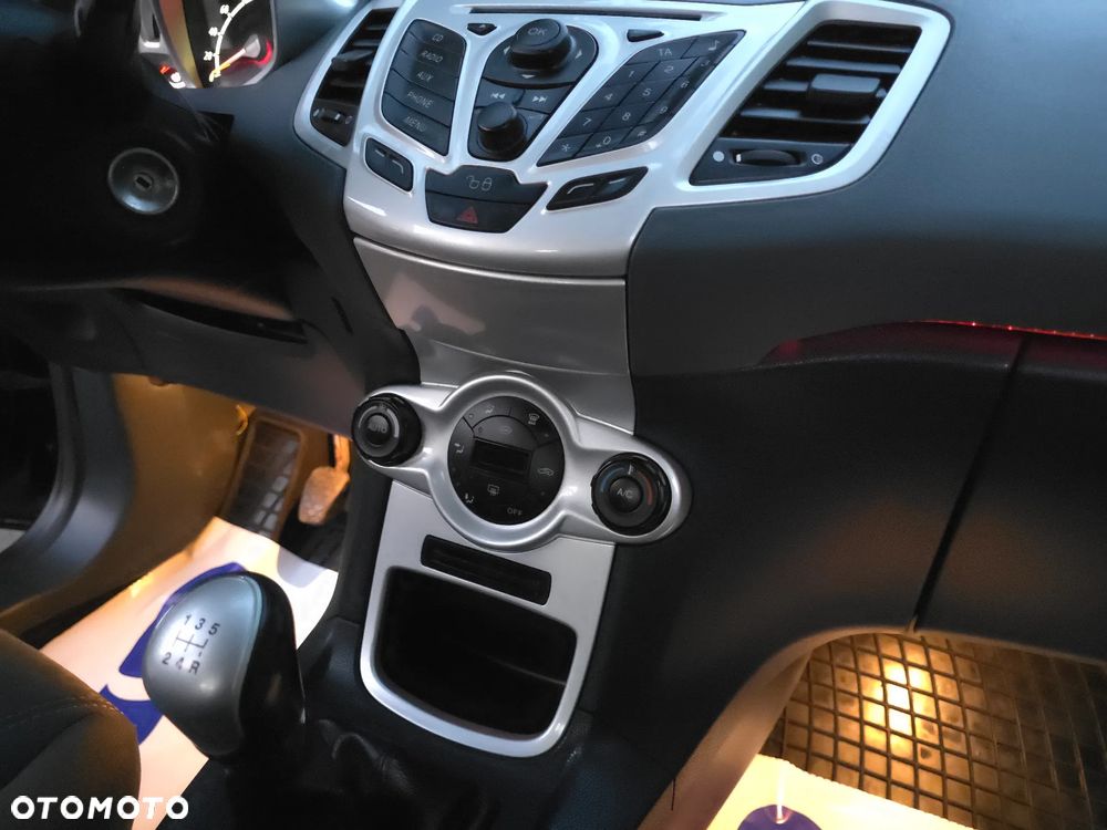 Ford Fiesta 1.25 Titanium - 38