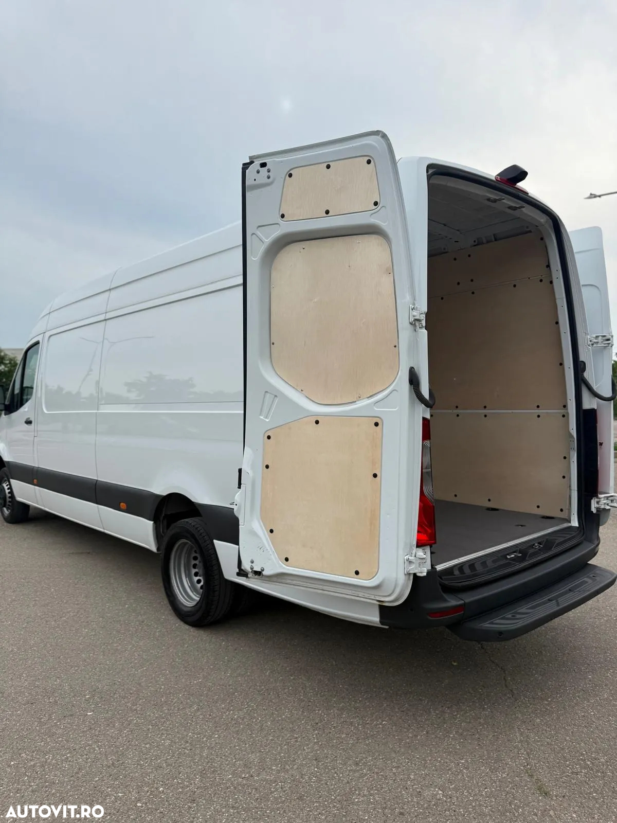 Mercedes-Benz Sprinter - 4