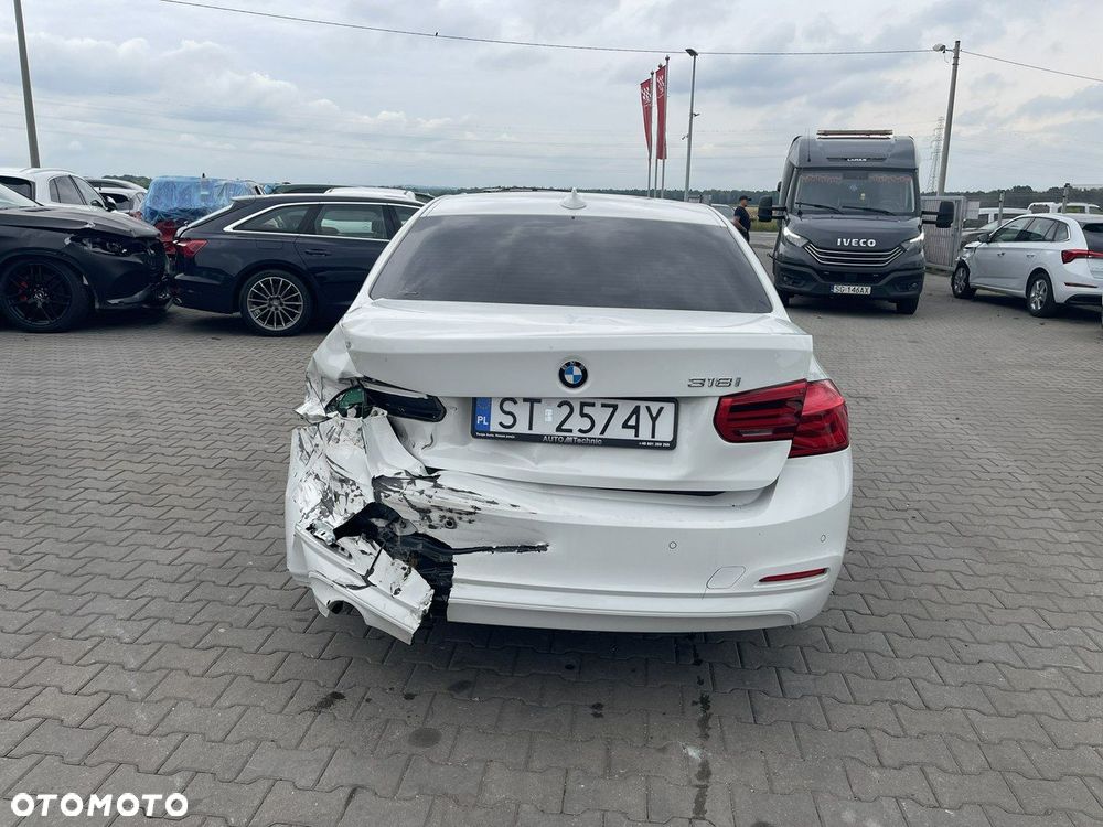 BMW Seria 3 318i - 4