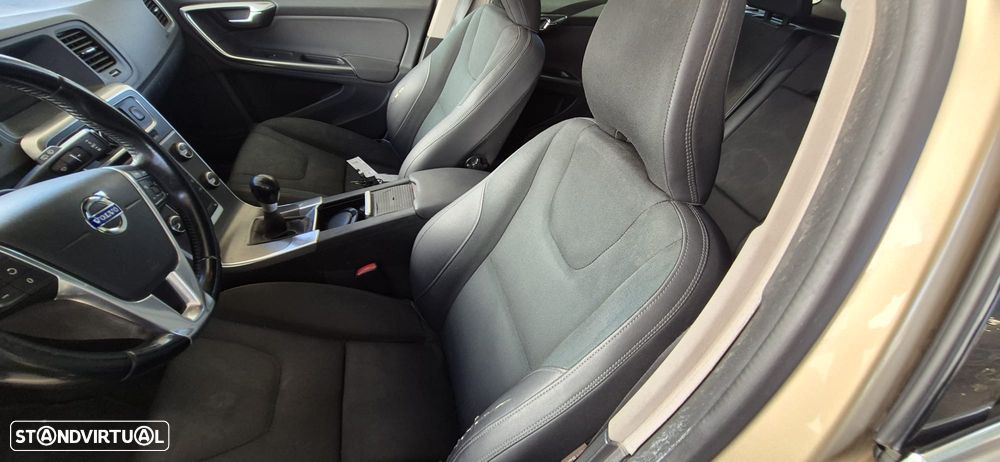 Volvo V60 2.0 D3 Momentum - 10