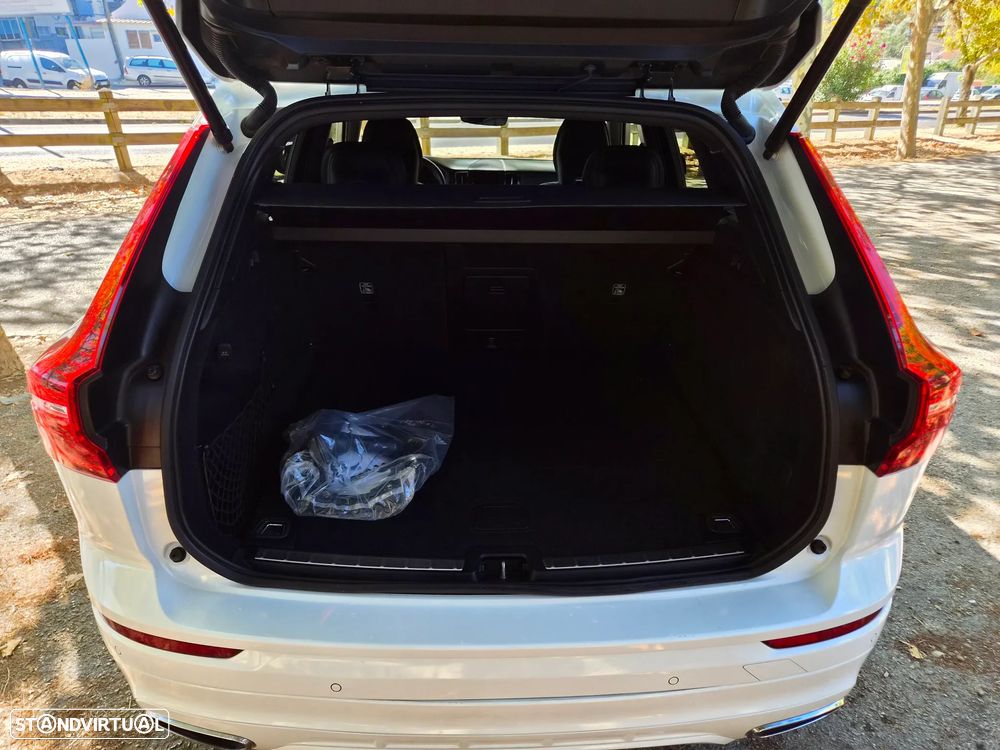 Volvo XC 60 2.0 T6 PHEV R-Design AWD - 29