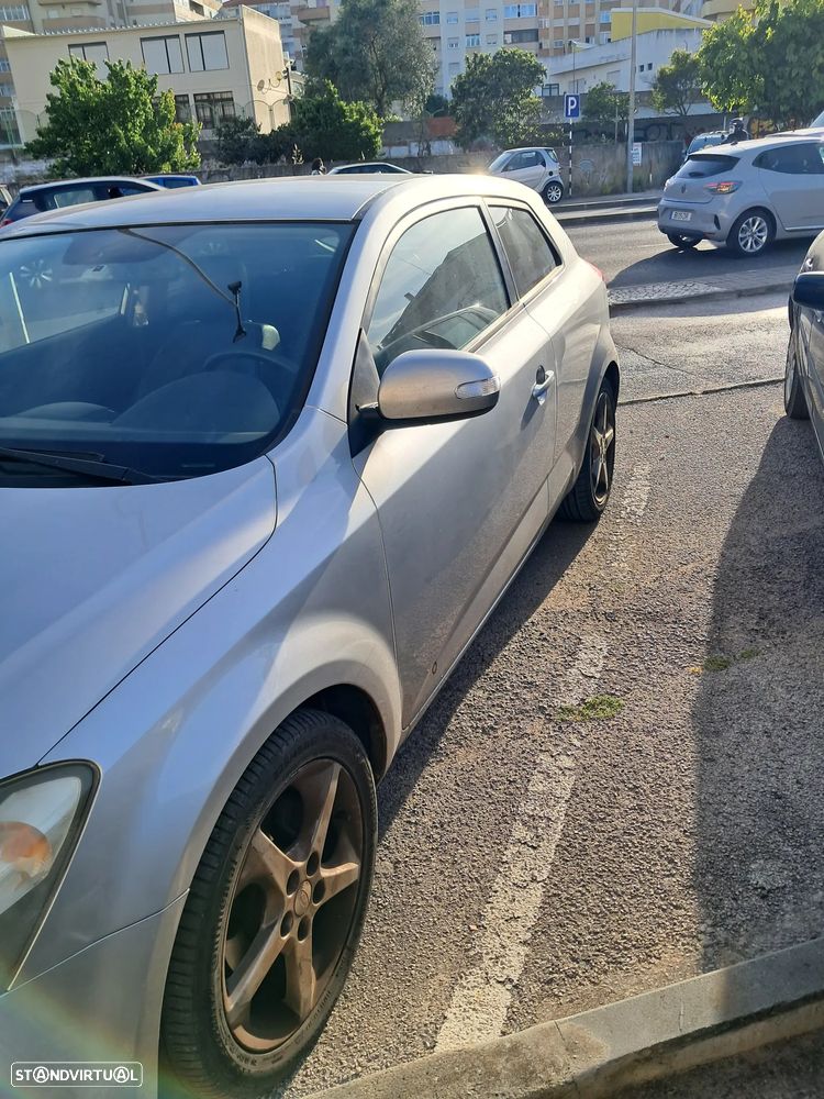 Kia Ceed 2010 photo 4