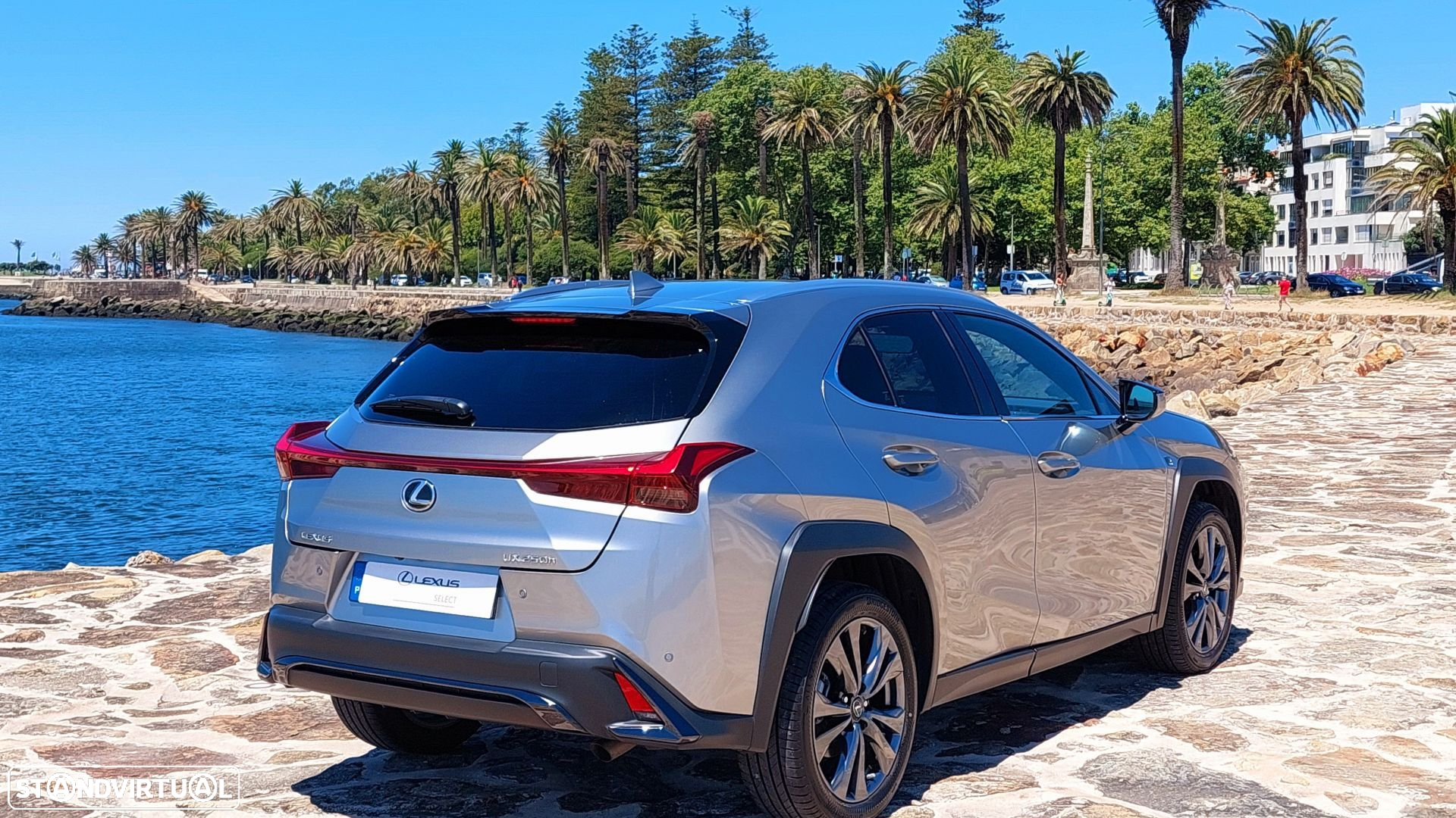 Lexus UX 250h Sport - 6
