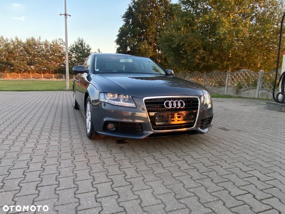 Audi A4 Limousine - 4