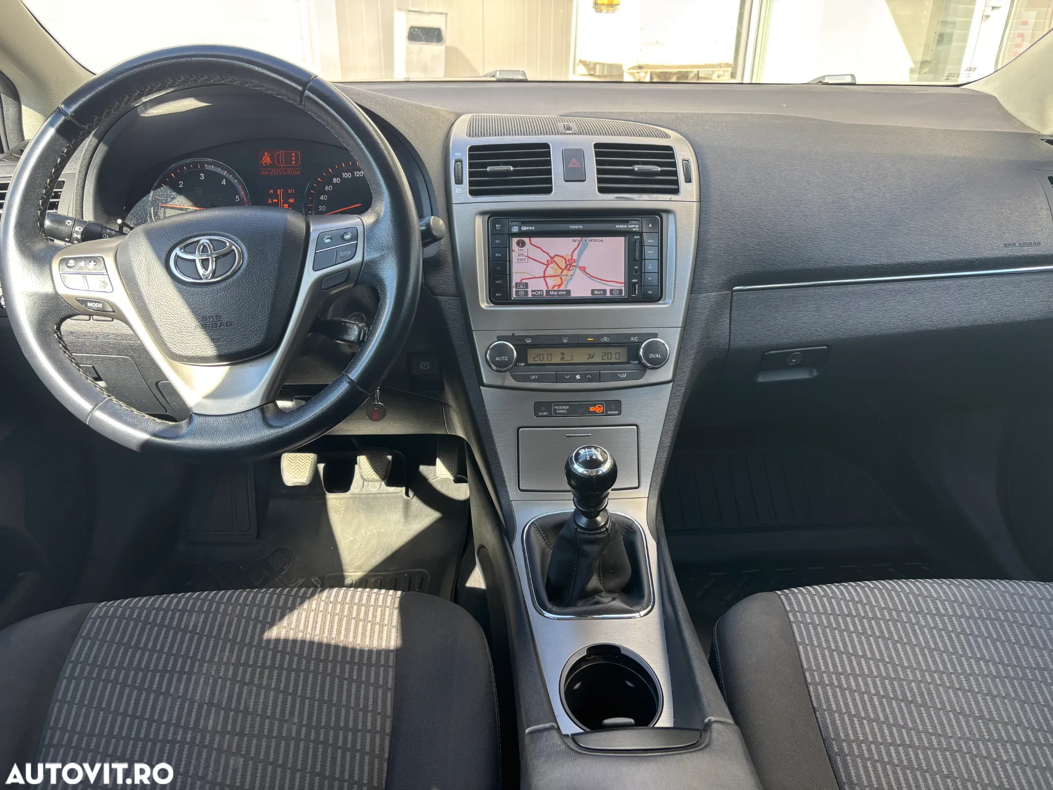 Toyota Avensis 2.0 D-4D Executive - 5