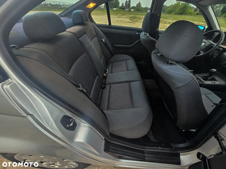 BMW Seria 3 316i - 24