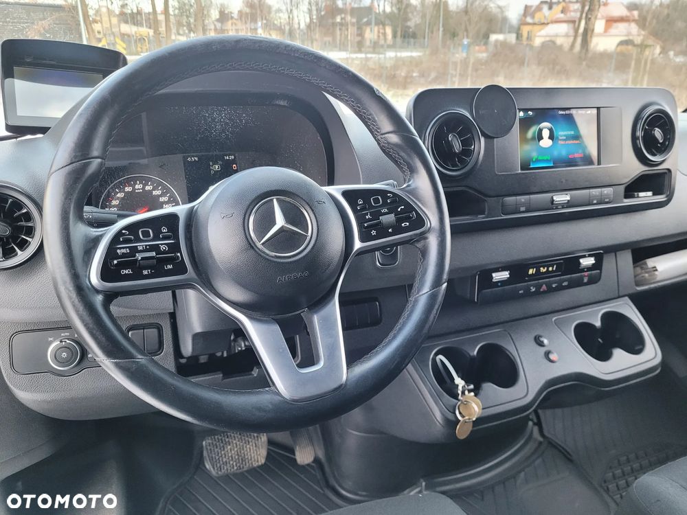 Mercedes-Benz Sprinter - 11