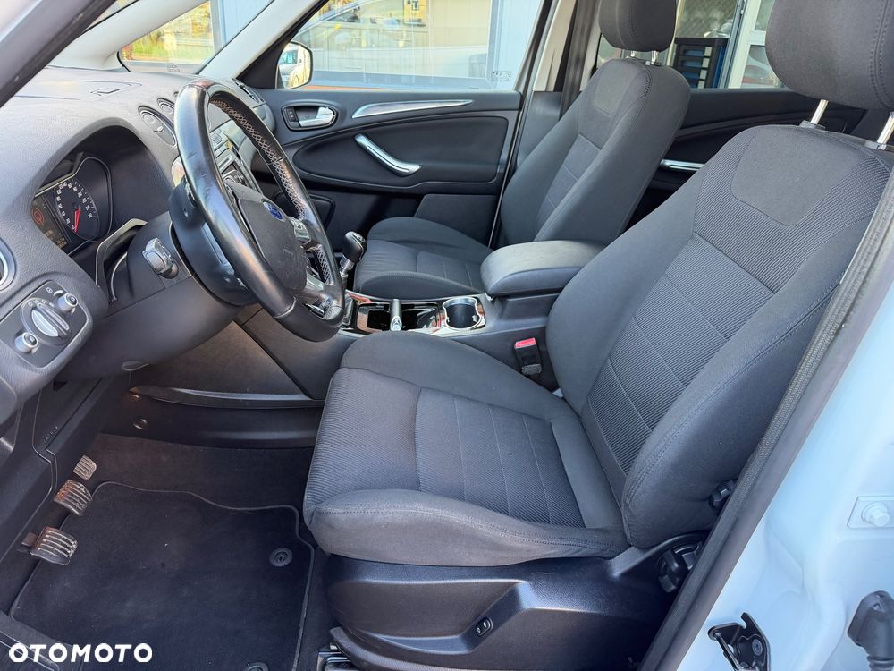 Ford S-Max - 13