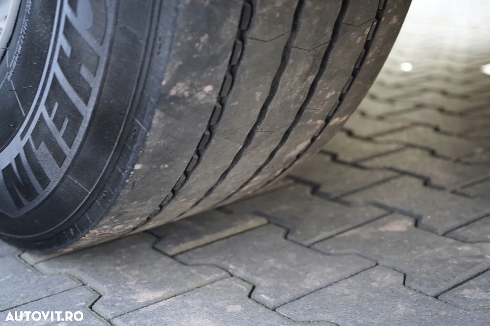 Volvo FH16 / 700 / 6x4 / SISTEM HIDRAULIC / RETARDER / TRACTOR CU 3 AXE / MASĂ PUTERNICĂ 120 T - 19