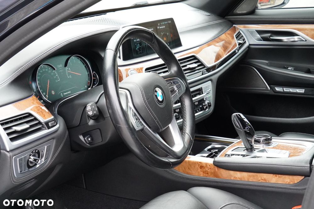 BMW Seria 7 750Li xDrive - 23