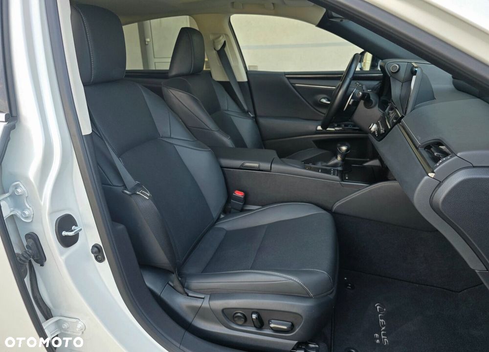 Lexus ES 300h Business Edition - 25