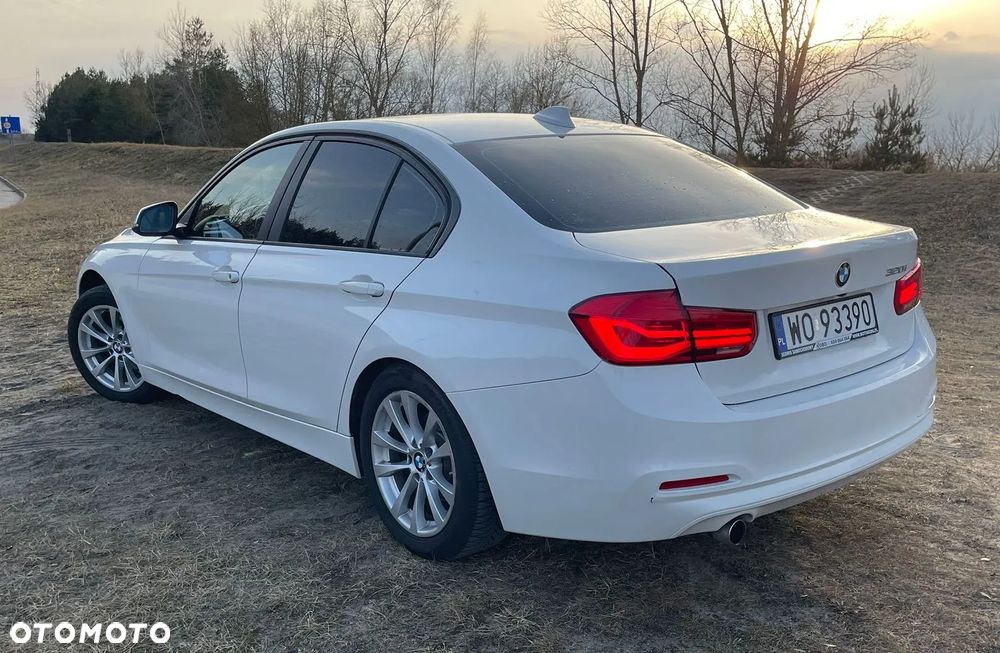 BMW Seria 3 320i - 5
