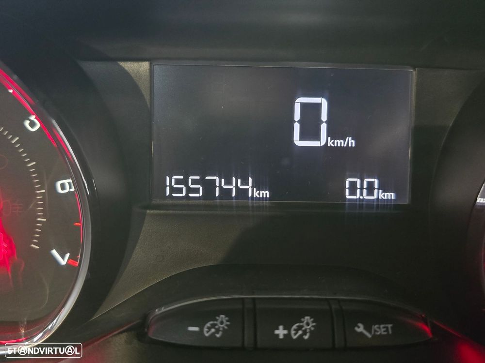 Peugeot 208 - 11