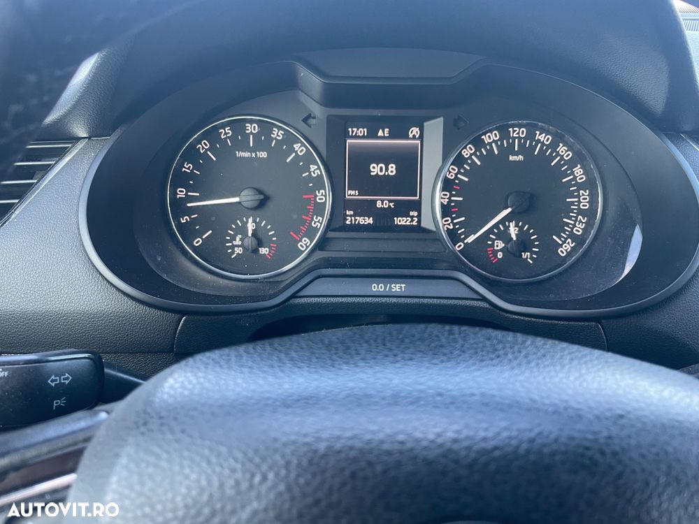 Skoda Octavia 2.0 TDI DSG Ambition - 6