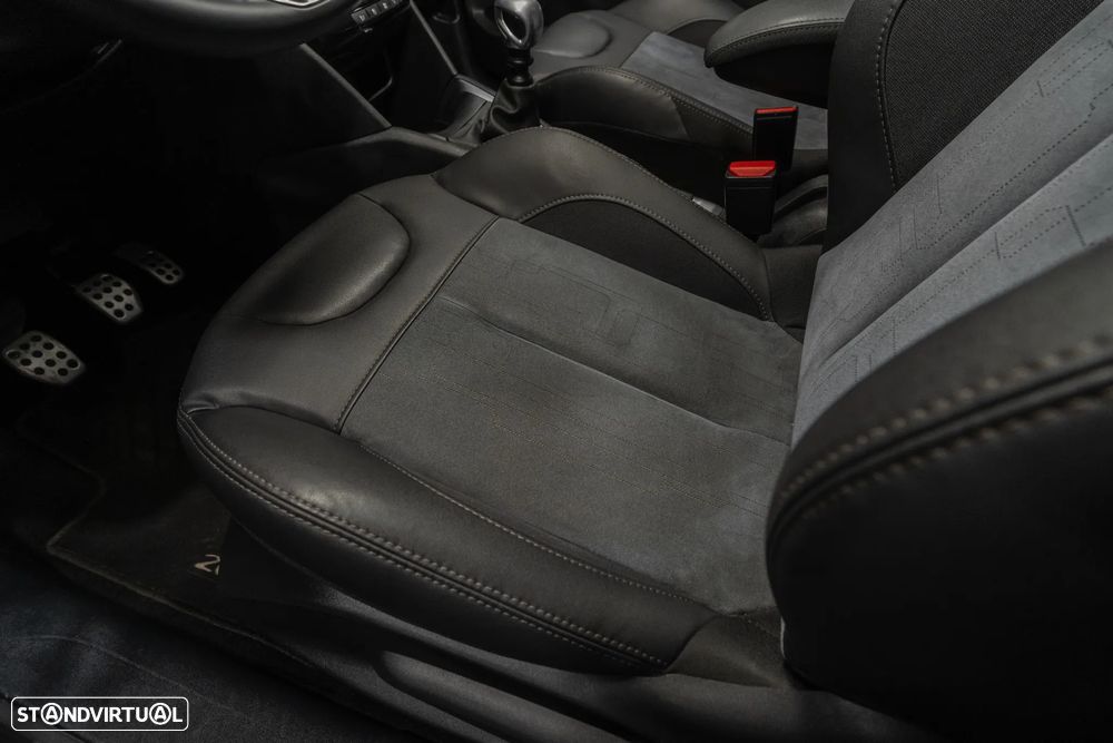 Peugeot 208 1.6 BlueHDi GT Line - 24