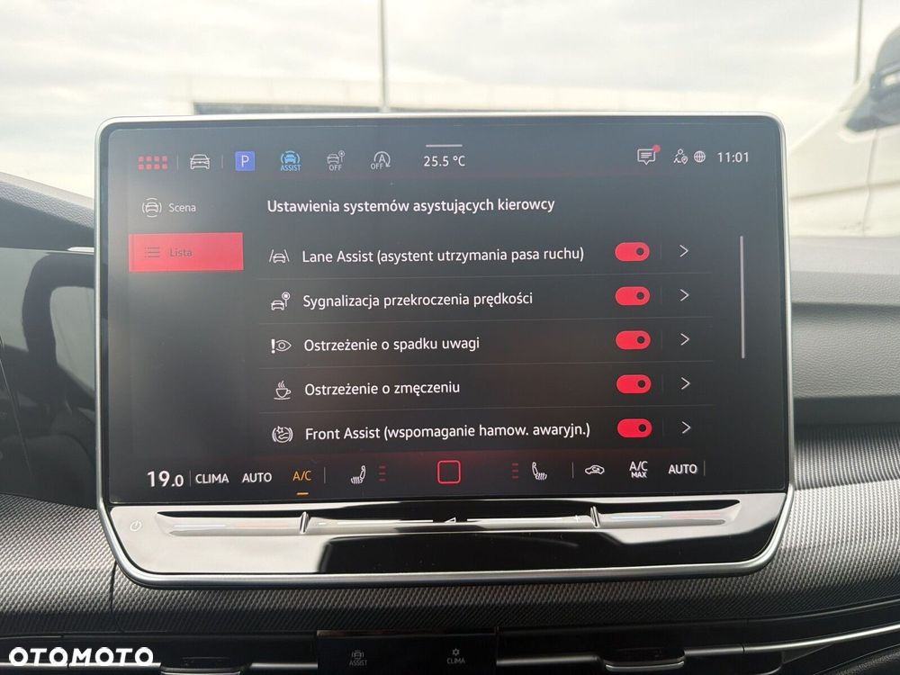 Volkswagen Golf Variant 2.0 TDI R-Line DSG - 24