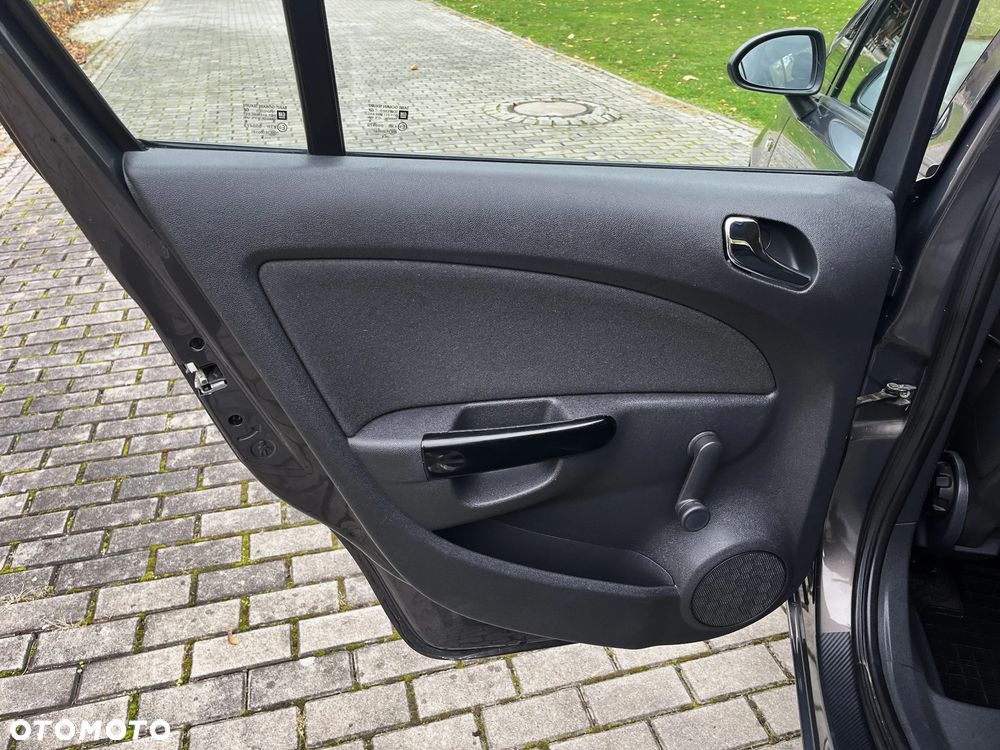 Opel Corsa 1.2 16V Cosmo - 33