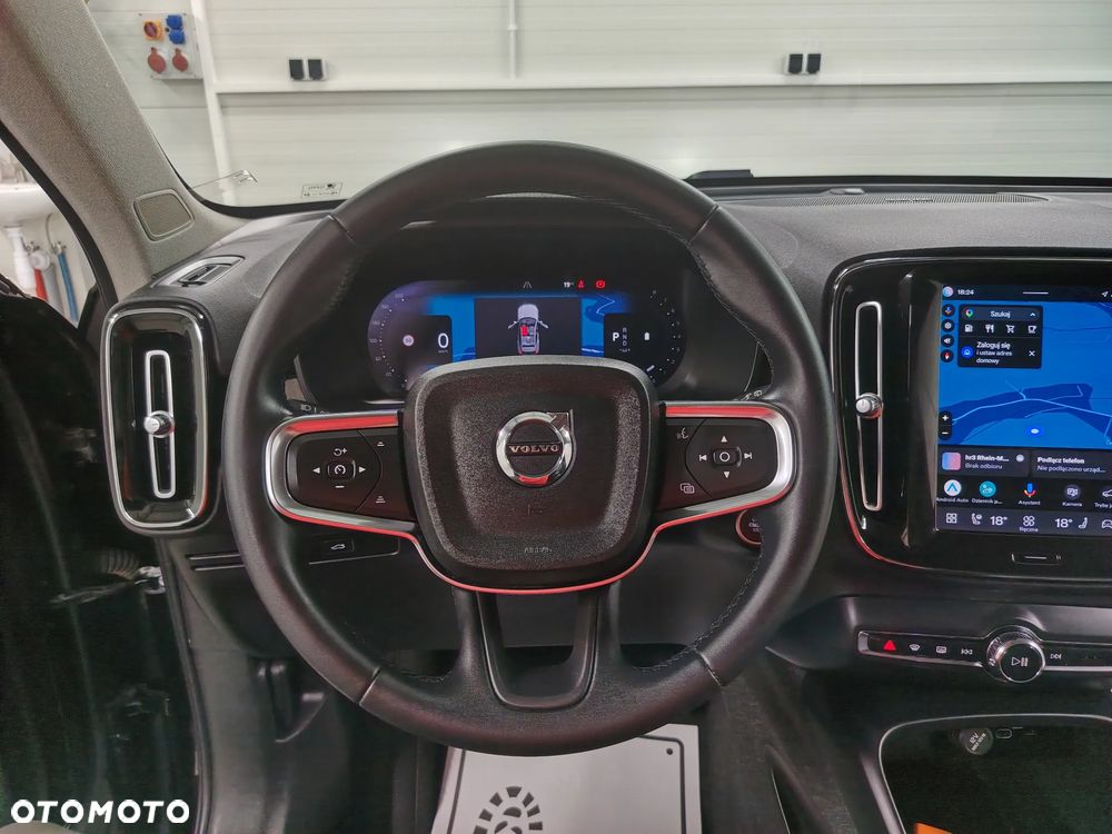 Volvo XC 40 B3 Plus Dark - 34