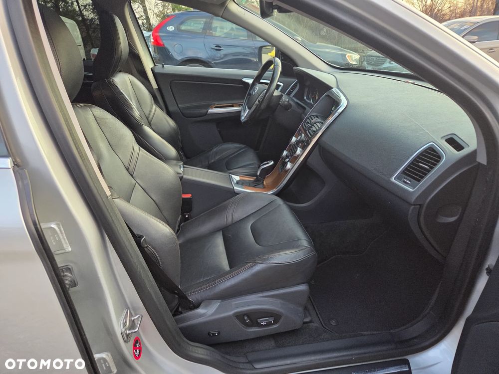 Volvo XC 60 T5 AWD Geartronic Momentum - 12