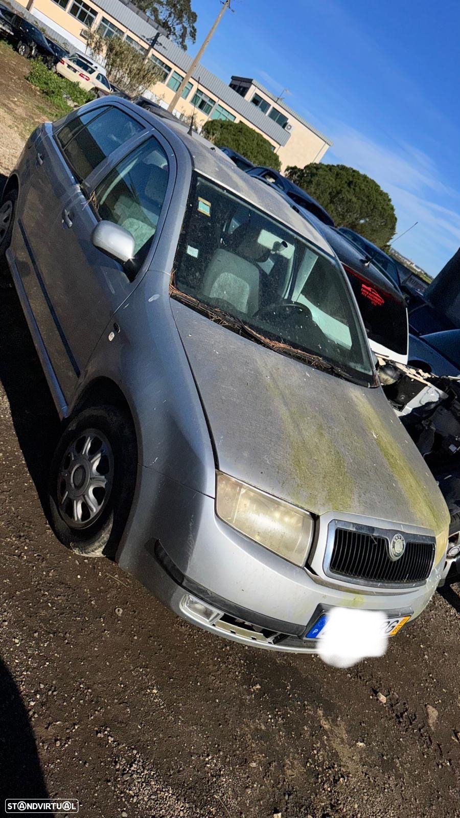 Skoda Fabia gasolina de 2001 para peças - 2