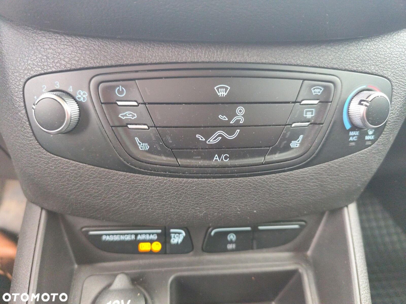 Ford transit-courier - 17
