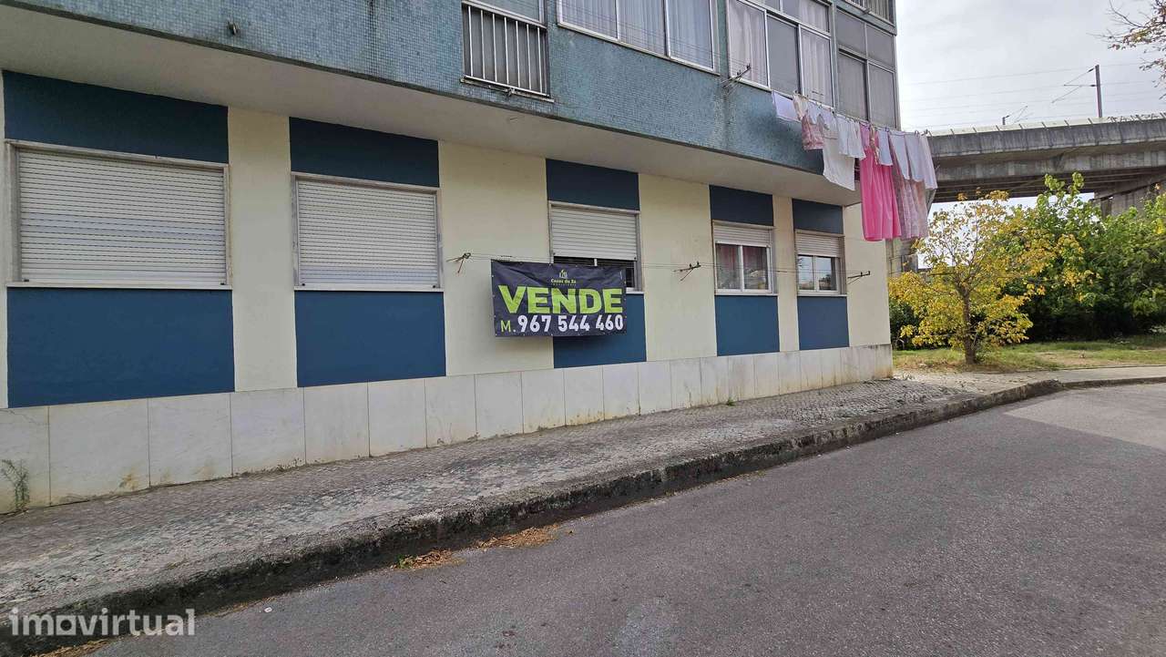 T3 com 2 casas de banho em Corroios R/chão - Grande imagem: 2/21