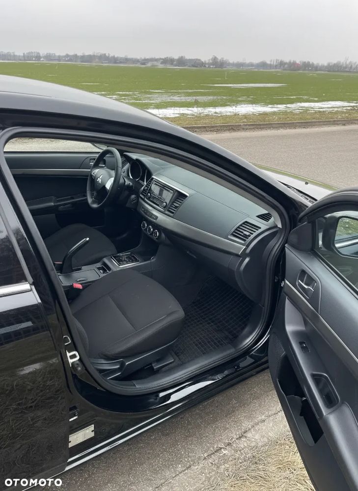 Mitsubishi Lancer 1.6 Inform - 8