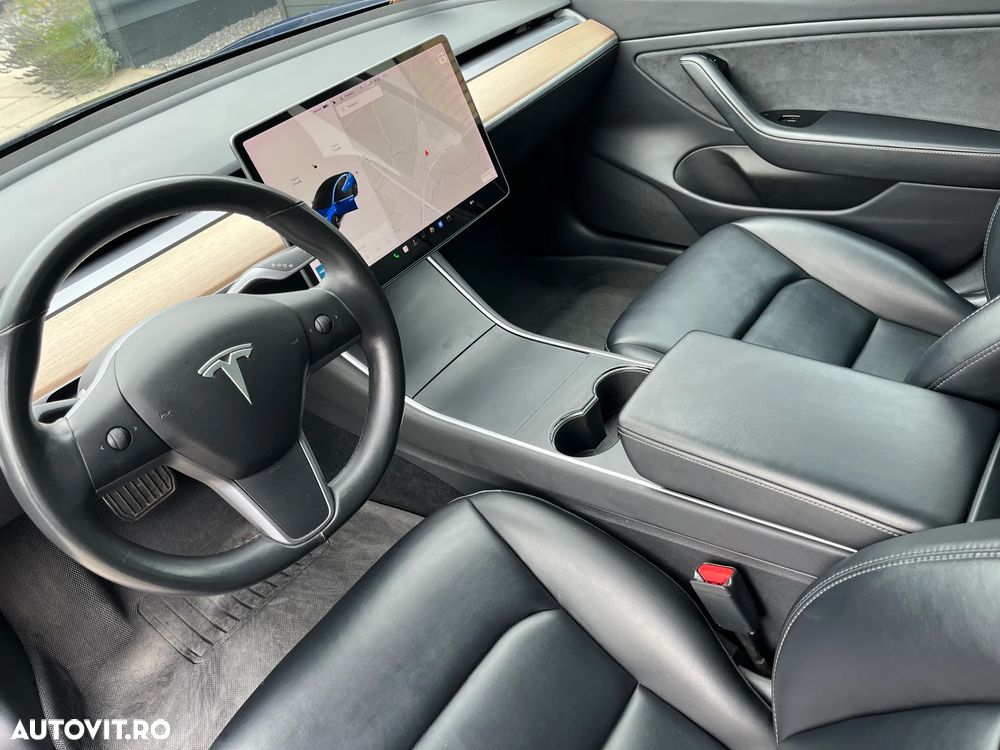 Tesla Model 3 - 10