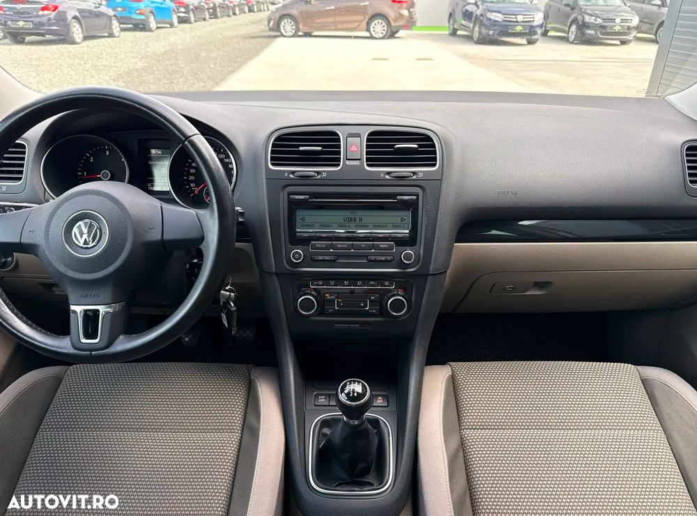 Volkswagen Golf 1.6 TDI DPF BlueMotion Technology move - 16