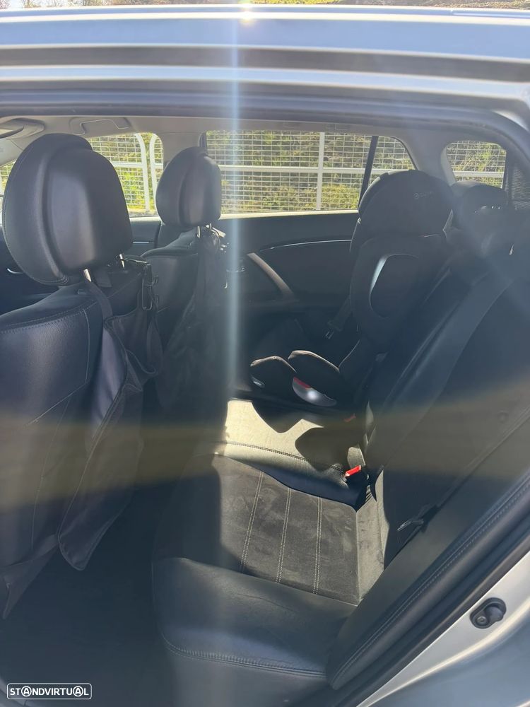 Toyota Avensis SW 2.0 D-4D Luxury+GPS - 9