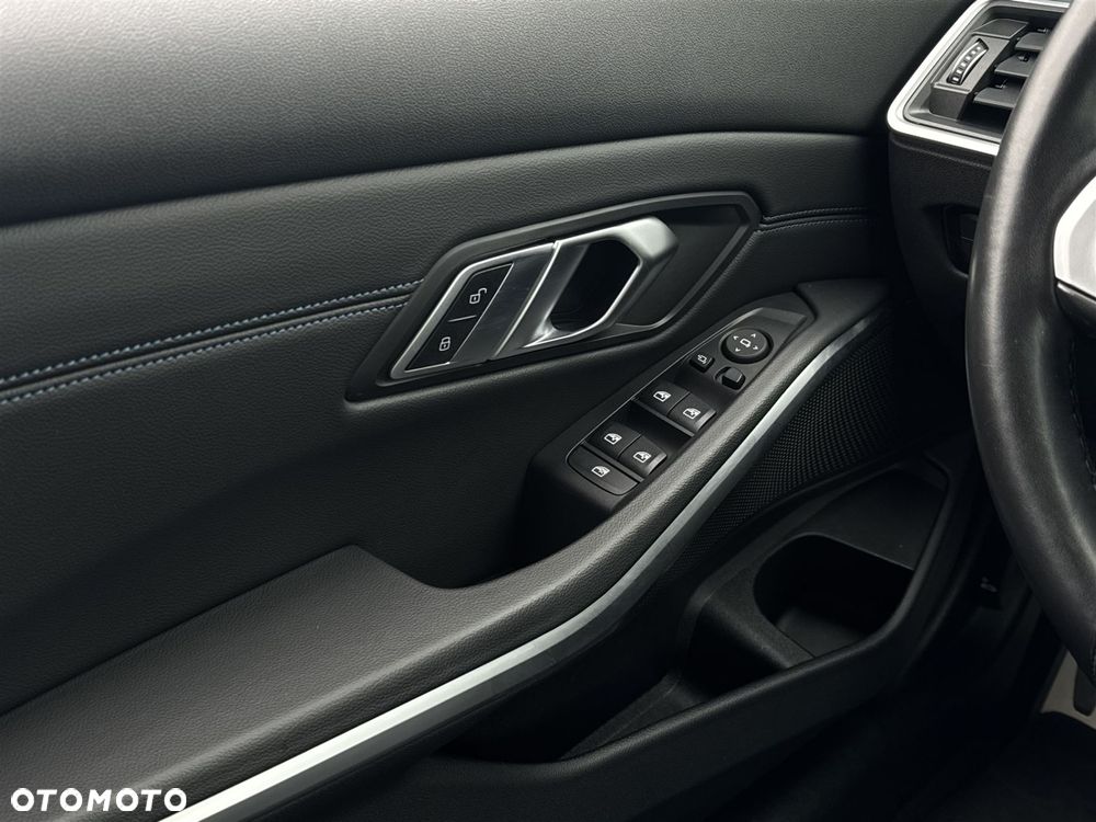BMW Seria 3 320d xDrive - 19